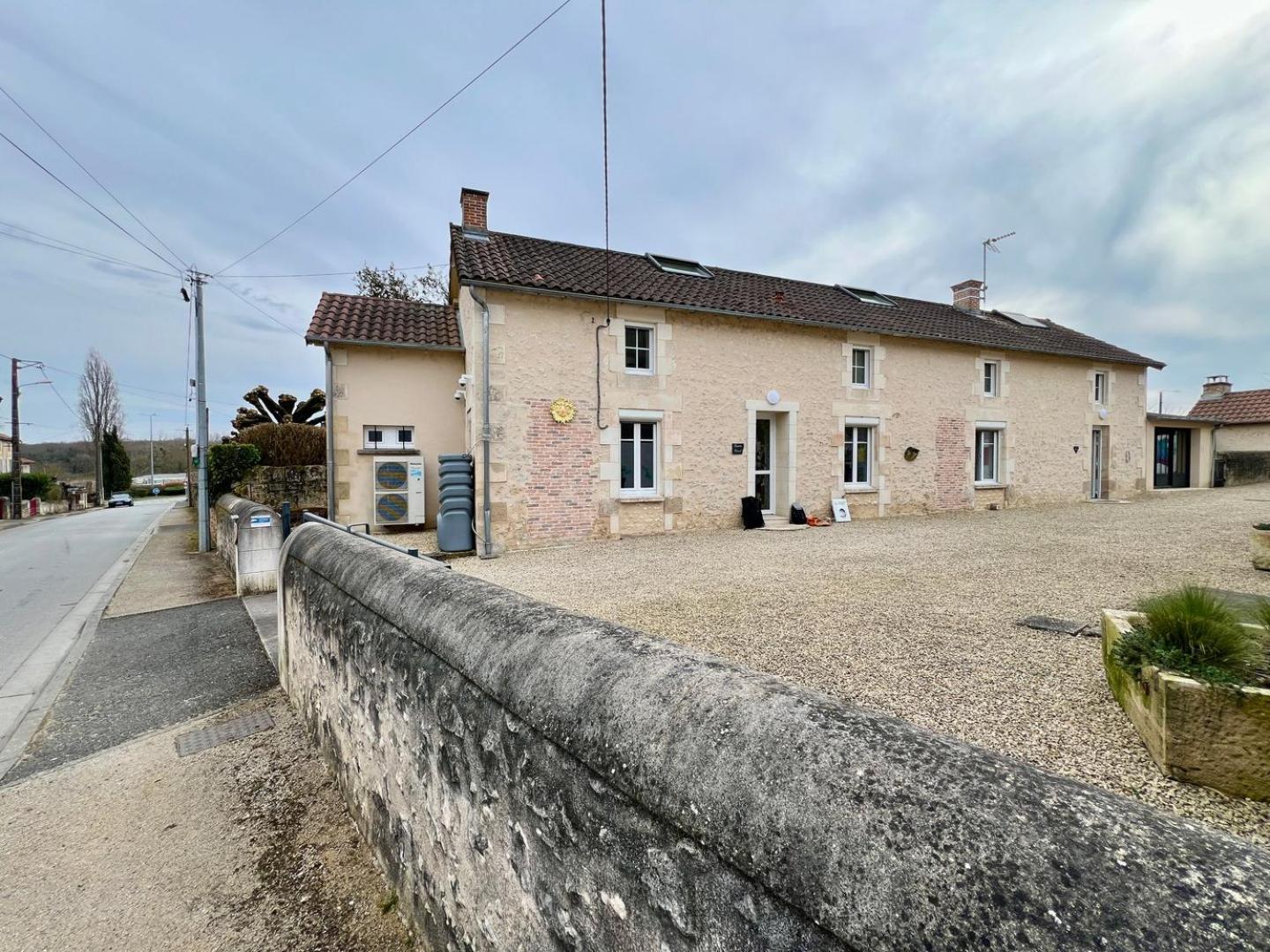 Chez Marcel - Maison 3 Chambres Lussac-les-Châteaux Exteriér fotografie